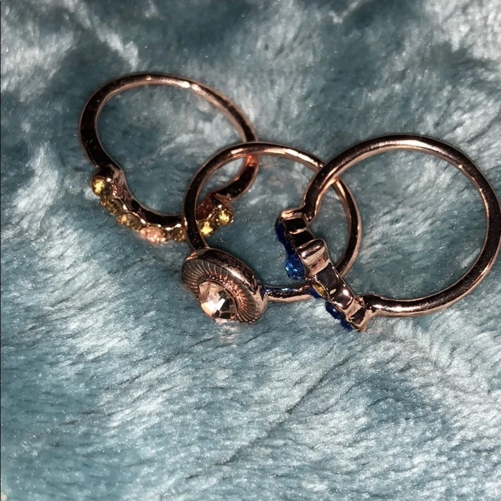 Exotic three ring set